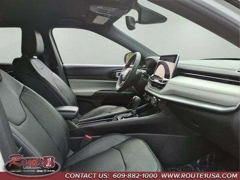 Used 2025 Jeep Compass Limited w/ Elite Group AWD/4WD image 13