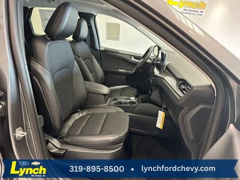 New 2025 Ford Escape SE image 7