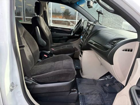 Used 2014 Dodge Grand Caravan SE image 14