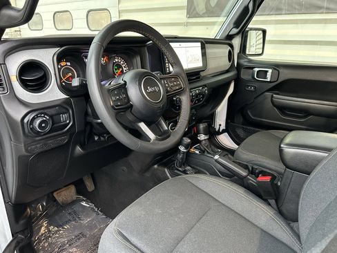 Used 2024 Jeep Wrangler Sport S image 10