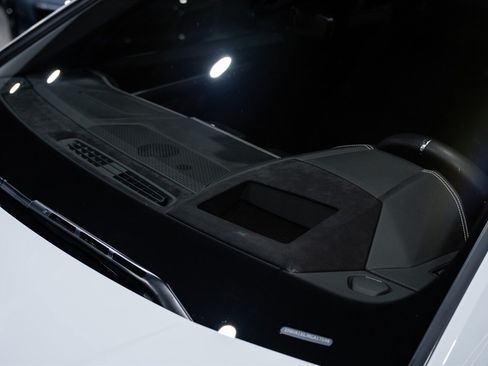 Used 2022 Lamborghini Urus AWD/4WD image 16
