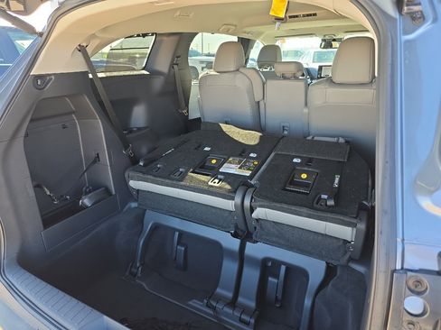 Certified 2026 Toyota Sienna XLE FWD image 18