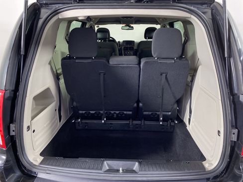 Used 2019 Dodge Grand Caravan SE w/ UConnect Hands-Free Group FWD image 32