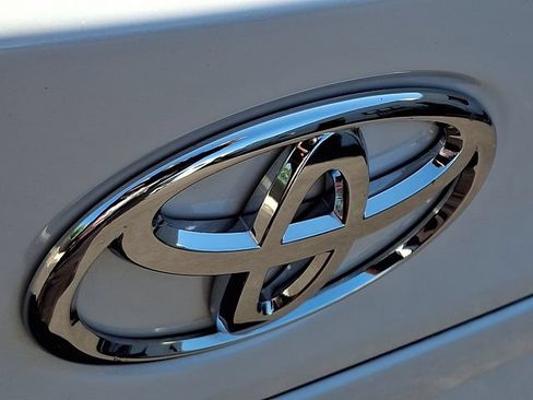 Used 2023 Toyota Corolla Cross L AWD/4WD image 28