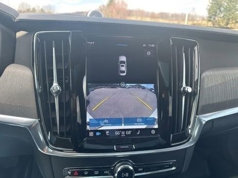 Used 2022 Volvo S90 B6 Inscription w/ Advanced Package image 35