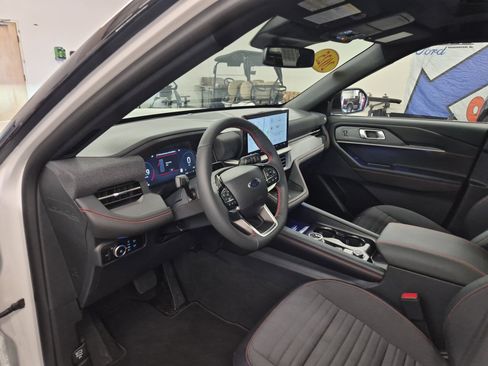 Used 2025 Ford Explorer ST-Line w/ Premium Package AWD/4WD image 15