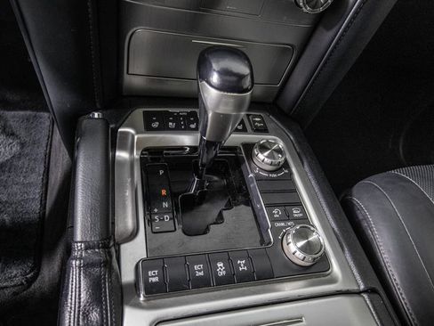 Used 2019 Toyota Land Cruiser AWD/4WD image 25