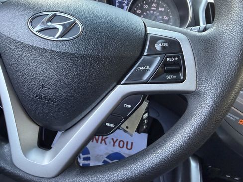 Used 2016 Hyundai Veloster 3dr Cpe Man image 27