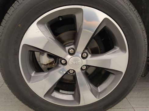 Used 2020 Jeep Cherokee Limited FWD image 31