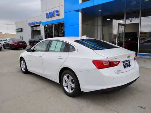 Used 2024 Chevrolet Malibu LT image 2