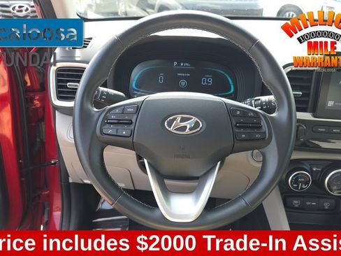 Used 2025 Hyundai Venue SEL FWD image 16