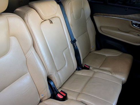 Used 2016 Volvo XC90 T6 image 16