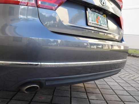 Used 2015 Volkswagen Passat TDI SEL Premium image 19