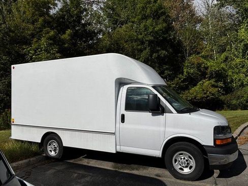 New 2024 Chevrolet Express 3500 w/ Power Convenience Package RWD image 4