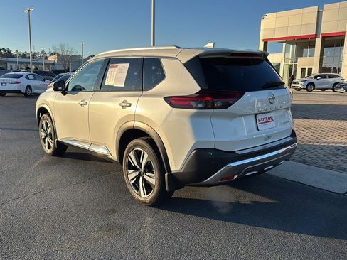 Used 2021 Nissan Rogue Platinum image 3