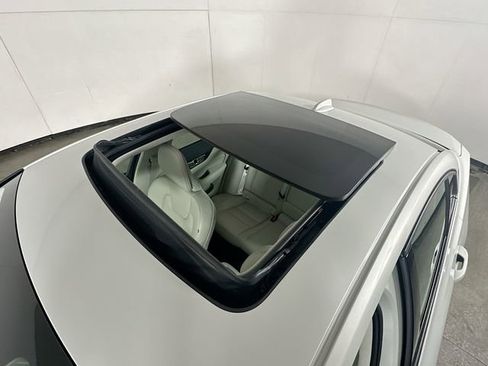 Used 2020 Volvo S60 T6 Momentum image 22