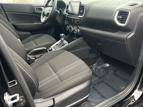 Used 2025 Hyundai Venue SEL image 26