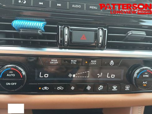 Used 2024 Nissan Pathfinder Platinum w/ Black Appearance Package FWD image 12
