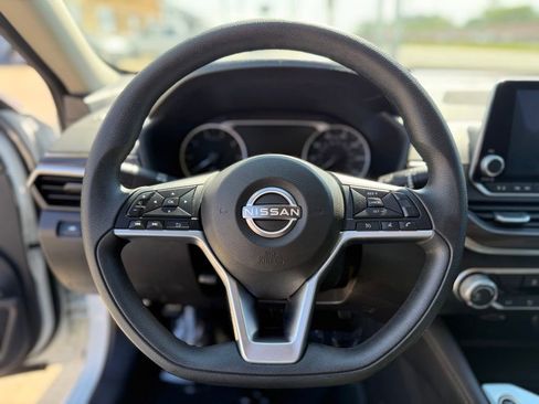 Used 2023 Nissan Altima 2.5 SV FWD image 24
