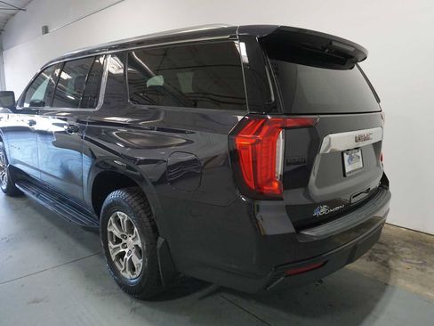 Used 2024 GMC Yukon XL SLE image 3