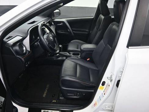 Used 2018 Toyota RAV4 SE AWD/4WD image 9