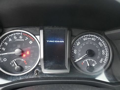 Used 2023 Toyota Tacoma TRD Off-Road w/ Technology Package AWD/4WD image 9