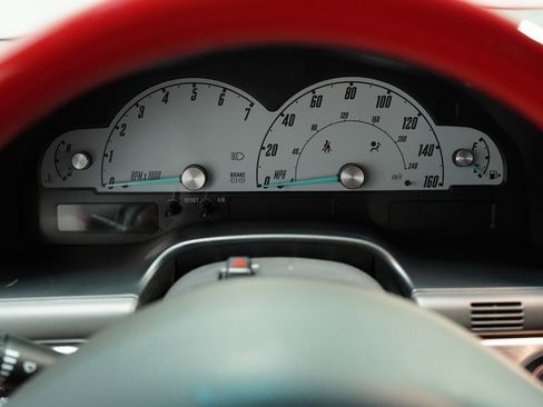 Used 2002 Ford Thunderbird image 31