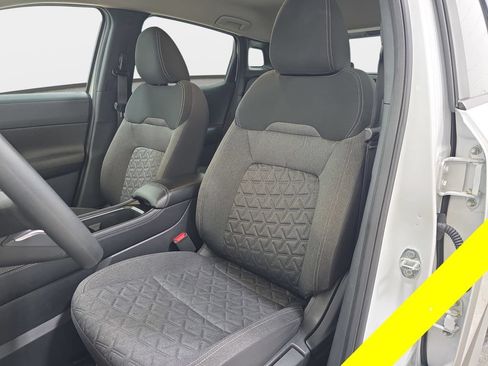 Used 2025 Nissan Kicks SV AWD/4WD image 14