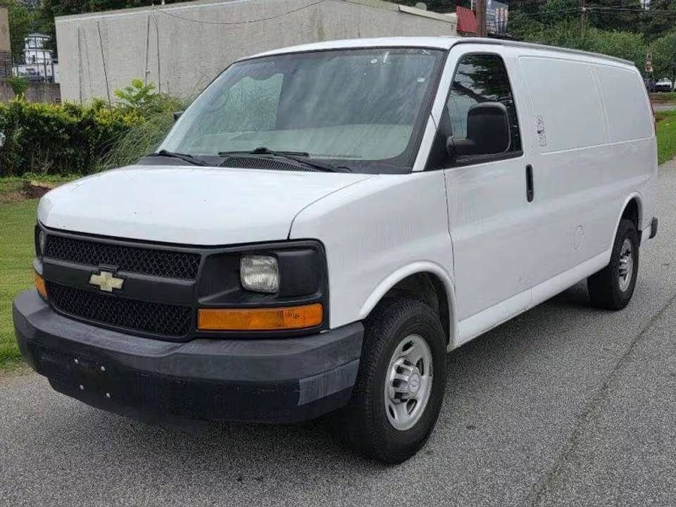 Used 2014 Chevrolet Express 3500 RWD image 2