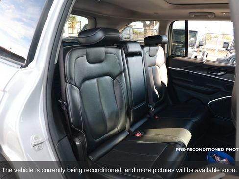 Used 2022 Jeep Grand Cherokee Limited 4xe w/ Luxury Tech Group II AWD/4WD image 13