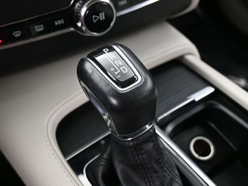 Used 2020 Volvo XC90 T5 Momentum w/ Protection Package image 26