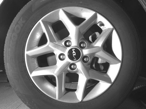 Used 2025 Kia Soul LX w/ LX Technology Package FWD image 15