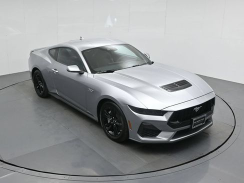 Used 2025 Ford Mustang GT RWD image 34