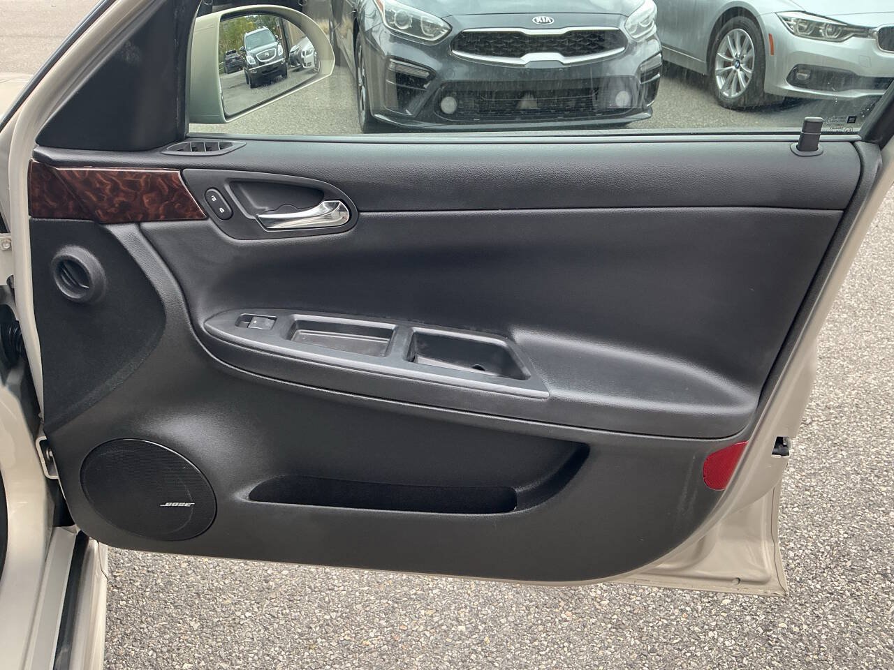 Used 2012 Chevrolet Impala LTZ FWD image 21