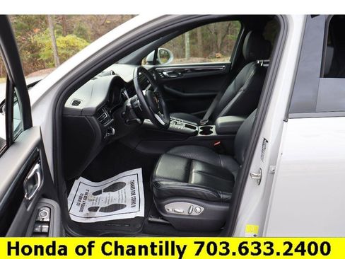 Used 2021 Porsche Macan Base image 24