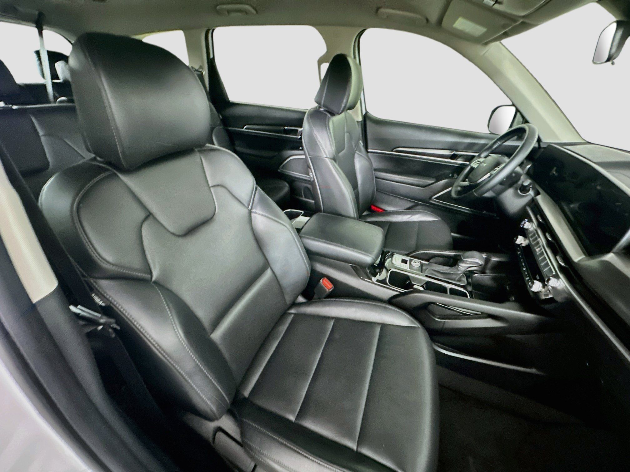 Used 2025 Kia Telluride LX FWD image 32