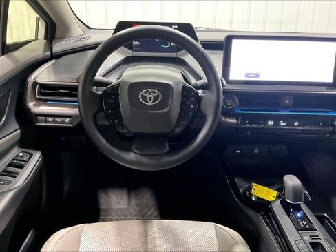 Used 2025 Toyota Prius XLE image 6