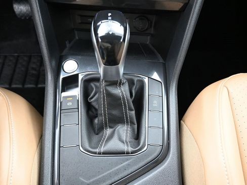 Used 2022 Volkswagen Tiguan SE image 25
