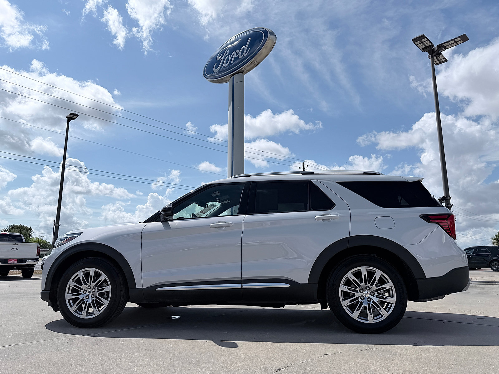 Used 2026 Ford Explorer Platinum RWD image 4
