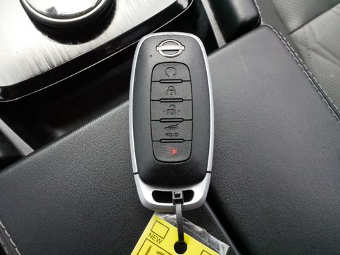 Used 2024 Nissan Rogue Platinum w/ Platinum Premium Package AWD/4WD image 33
