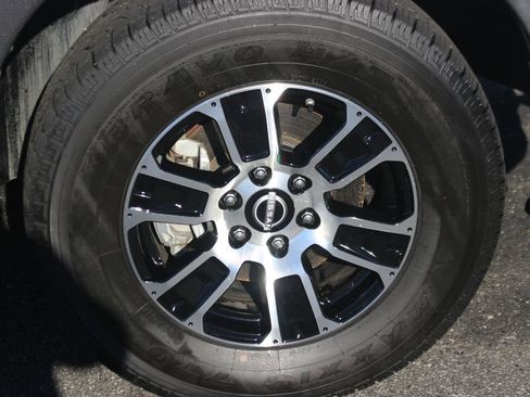 Used 2024 Nissan Titan SV w/ SV Utility Package image 34