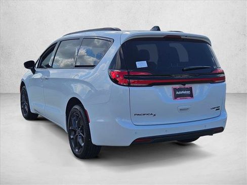 New 2027 Chrysler Pacifica Limited w/ S Appearance Package AWD/4WD image 9