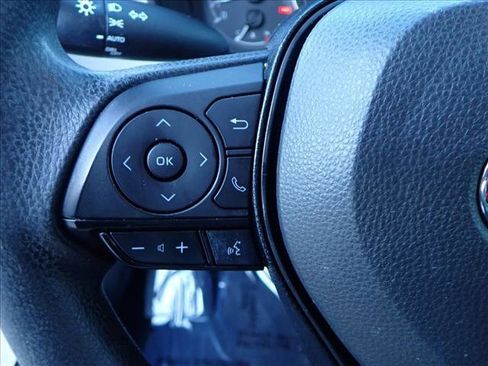 Used 2021 Toyota Corolla LE image 12