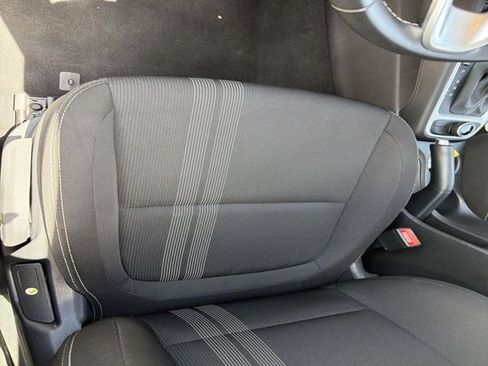 Used 2025 Hyundai Venue SEL FWD image 9