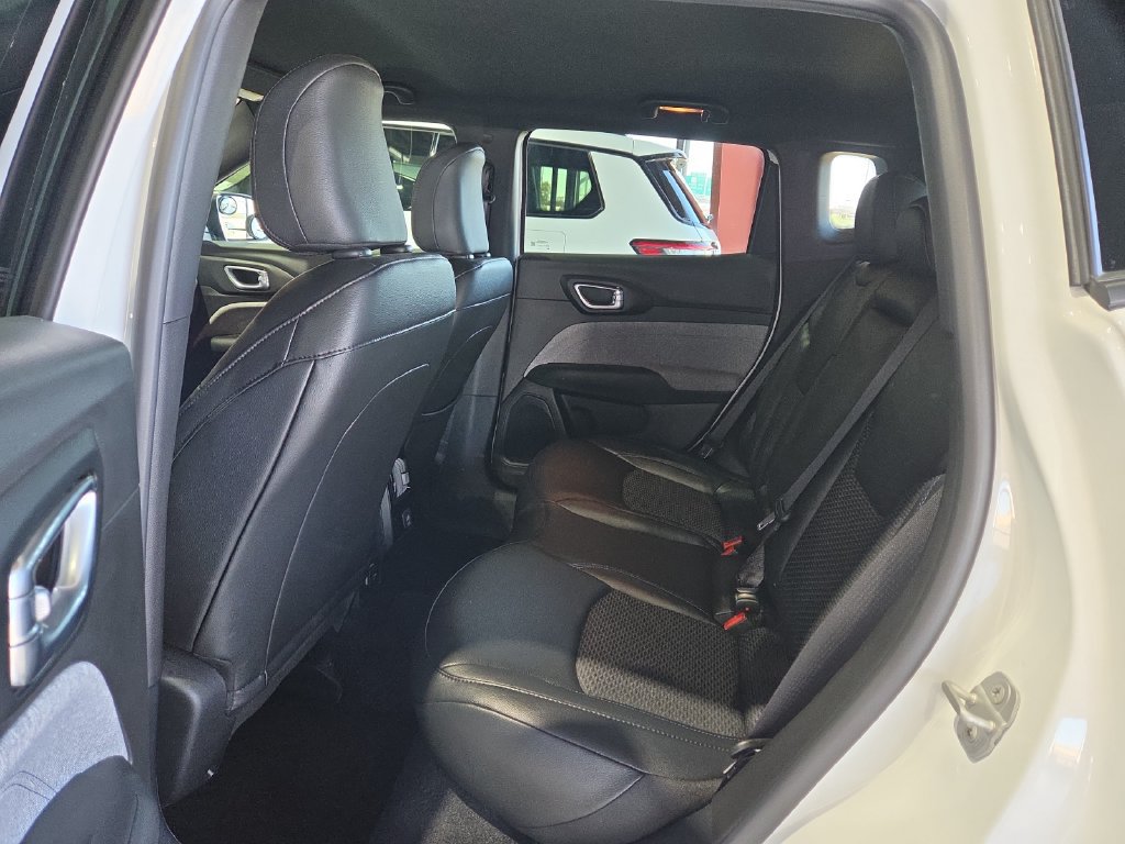Used 2026 Jeep Compass Latitude AWD/4WD image 15