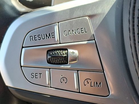 Used 2022 BMW 750i xDrive w/ Executive Package image 23