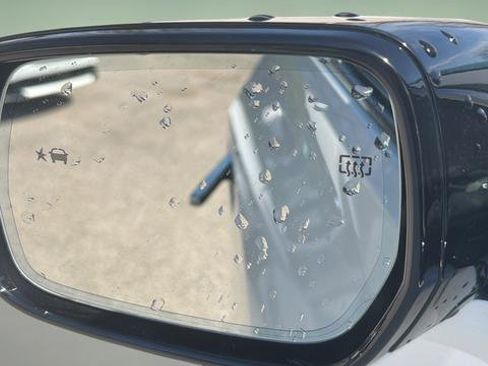 Used 2024 Cadillac Lyriq Luxury image 8