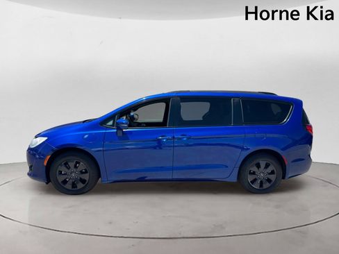 Used 2019 Chrysler Pacifica Limited w/ Advanced Safetytec Group FWD image 6