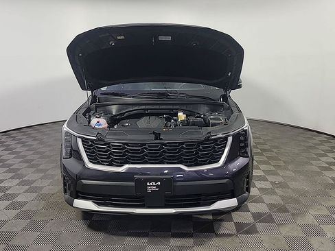 Certified 2025 Kia Sorento LX FWD image 14