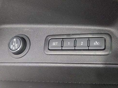 Used 2023 Chevrolet Equinox Premier image 31